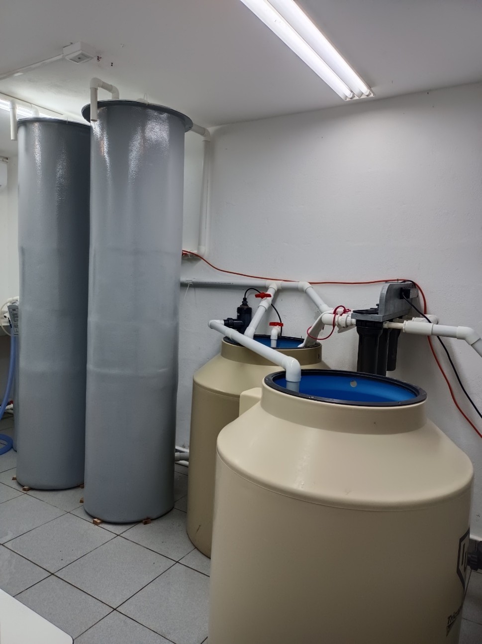 Sistema de filtración y esterilización de agua salina